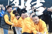 比赛过程紧张刺激，选手们奋力拼搏