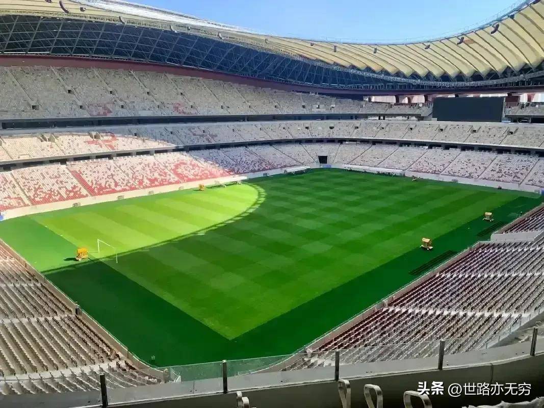 足球比赛实在太精彩，赛场风云变幻无穷